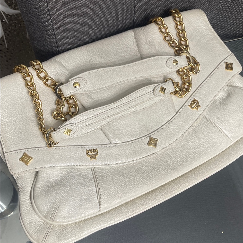 MCM Cream Leather Shoulder Bag with Gold Chain - Picture 2 of 7